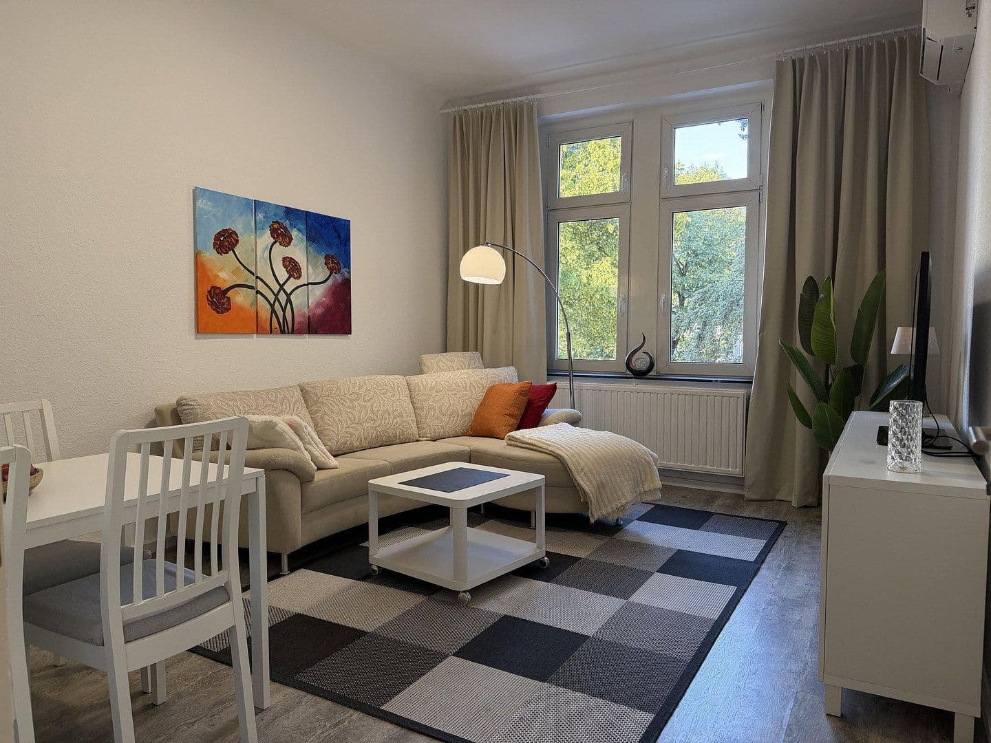 Prenájom bytu 2-izbový 60 m², Röhrenstraße 1, Düsseldorf, Severné Porýnie - Westfálsko Prenájom bytu 2-izbový 60 m², Röhrenstraße 1, Düsseldorf, Severné Porýnie - Westfálsko