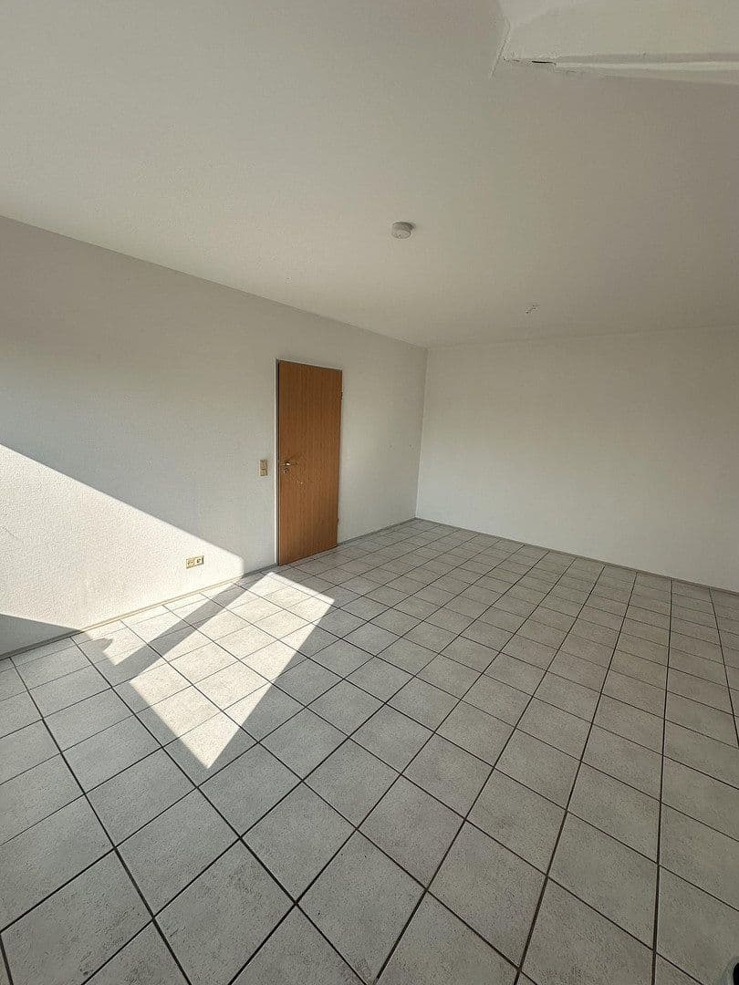 Prenájom bytu 3-izbový 89 m², Solinger Str. 139, Langenfeld (Rheinland), Severné Porýnie - Westfálsko Prenájom bytu 3-izbový 89 m², Solinger Str. 139, Langenfeld (Rheinland), Severné Porýnie - Westfálsko