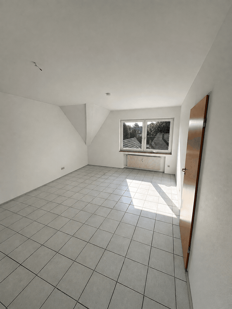 Prenájom bytu 3-izbový 89 m², Solinger Str. 139, Langenfeld (Rheinland), Severné Porýnie - Westfálsko Prenájom bytu 3-izbový 89 m², Solinger Str. 139, Langenfeld (Rheinland), Severné Porýnie - Westfálsko
