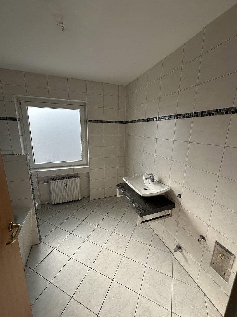 Prenájom bytu 3-izbový 89 m², Solinger Str. 139, Langenfeld (Rheinland), Severné Porýnie - Westfálsko Prenájom bytu 3-izbový 89 m², Solinger Str. 139, Langenfeld (Rheinland), Severné Porýnie - Westfálsko