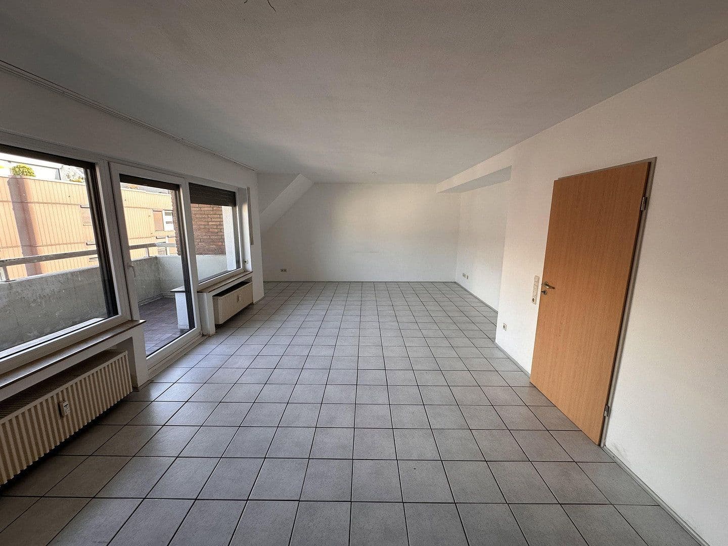 Prenájom bytu 3-izbový 89 m², Solinger Str. 139, Langenfeld (Rheinland), Severné Porýnie - Westfálsko Prenájom bytu 3-izbový 89 m², Solinger Str. 139, Langenfeld (Rheinland), Severné Porýnie - Westfálsko