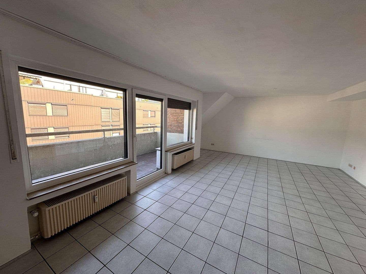 Prenájom bytu 3-izbový 89 m², Solinger Str. 139, Langenfeld (Rheinland), Severné Porýnie - Westfálsko Prenájom bytu 3-izbový 89 m², Solinger Str. 139, Langenfeld (Rheinland), Severné Porýnie - Westfálsko