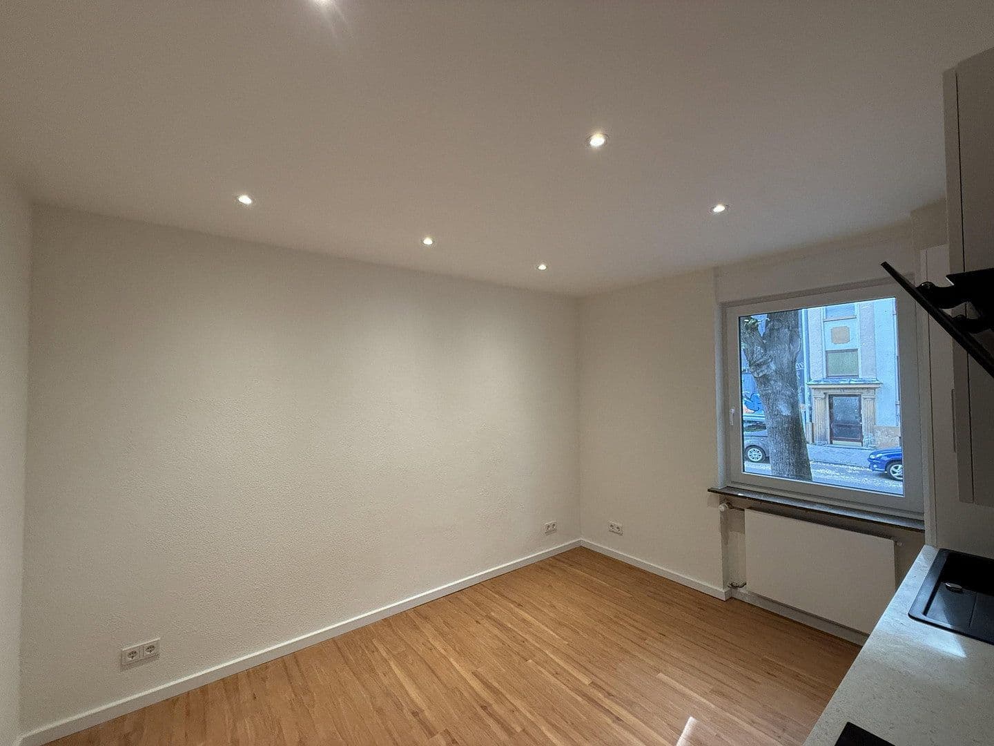 Prenájom bytu 4-izbový 90 m², Saarbrücken, Sársko Prenájom bytu 4-izbový 90 m², Saarbrücken, Sársko