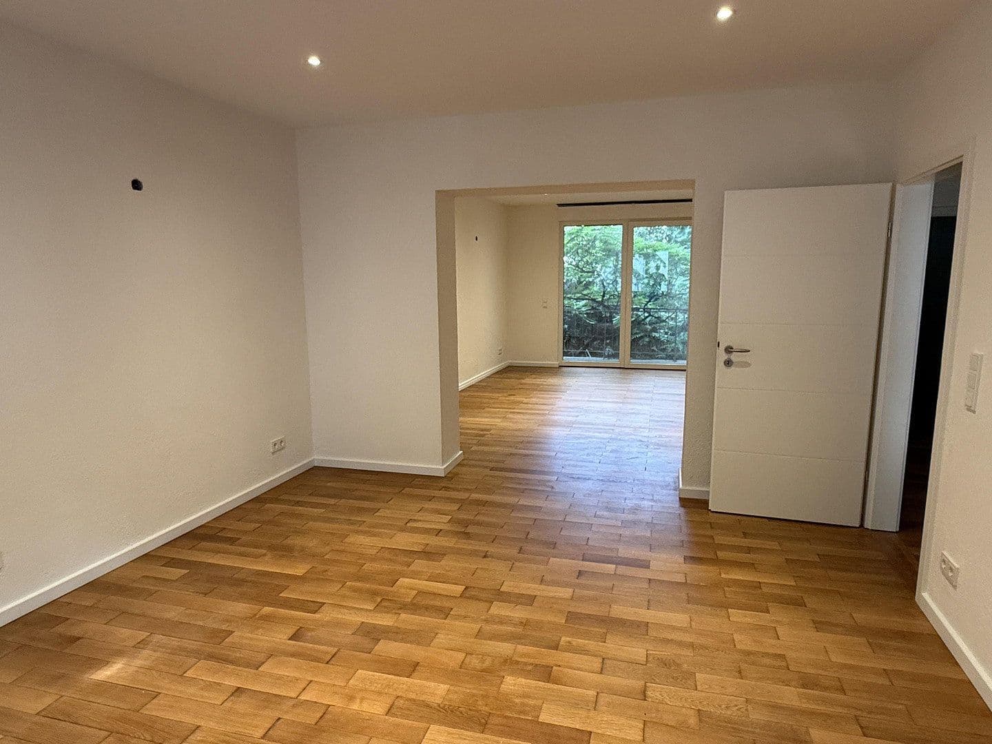 Prenájom bytu 4-izbový 90 m², Saarbrücken, Sársko Prenájom bytu 4-izbový 90 m², Saarbrücken, Sársko