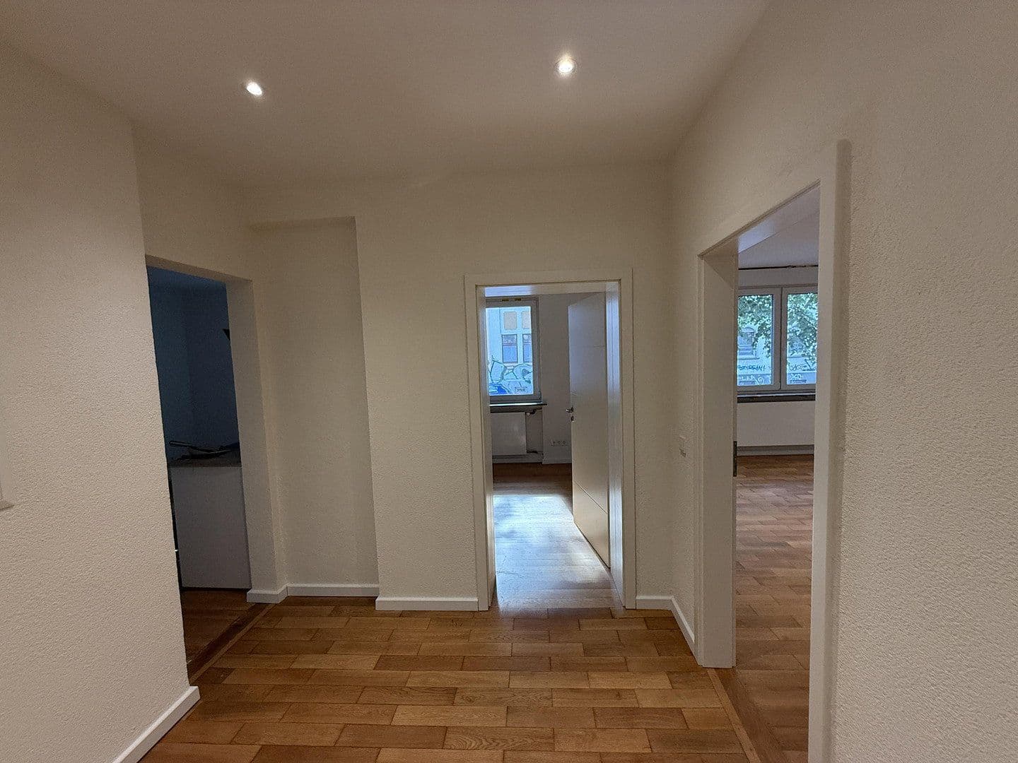 Prenájom bytu 4-izbový 90 m², Saarbrücken, Sársko Prenájom bytu 4-izbový 90 m², Saarbrücken, Sársko