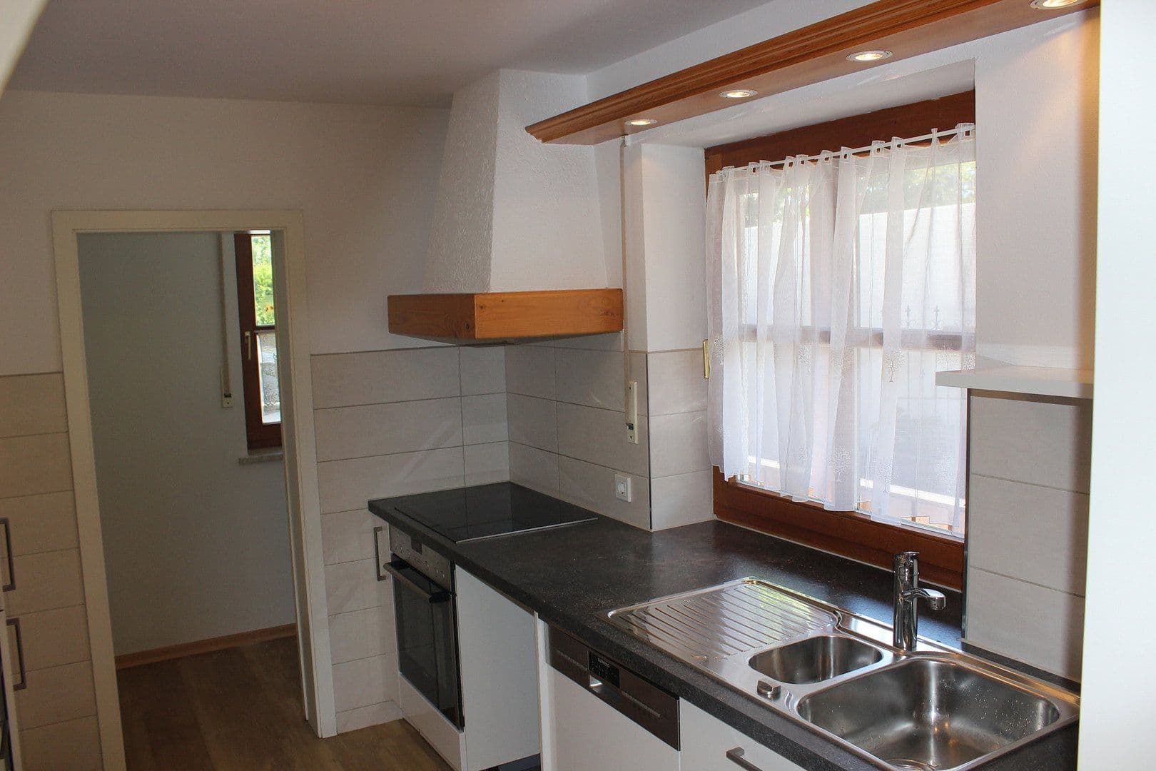 Prenájom domu 160 m², pozemok 400 m², Münchener Str.47, Sauerlach, Bavorsko Prenájom domu 160 m², pozemok 400 m², Münchener Str.47, Sauerlach, Bavorsko