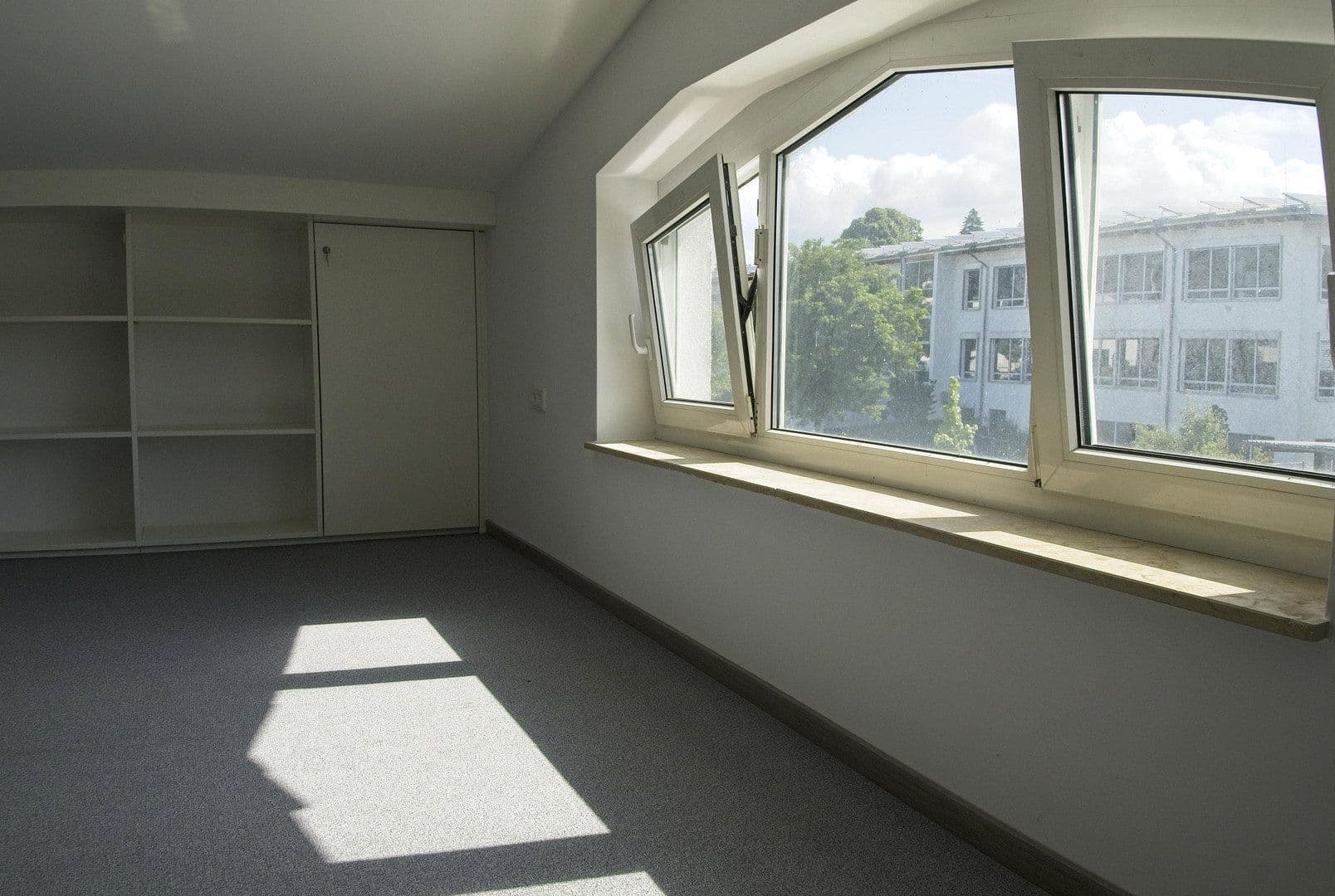 Predaj domu 101 m², pozemok 1.321 m², An der Flachsröße 1, Mühltal, Hesensko Predaj domu 101 m², pozemok 1.321 m², An der Flachsröße 1, Mühltal, Hesensko