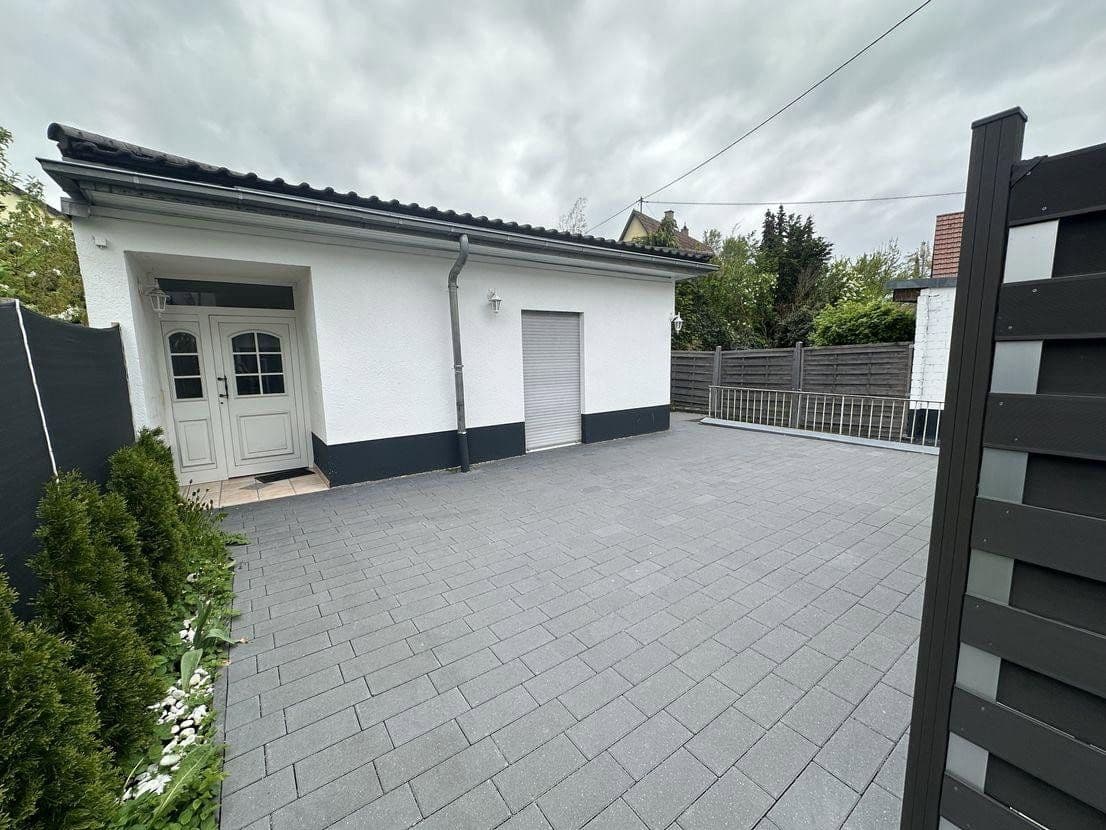 Prenájom bytu 4-izbový 130 m², Filderstadt, Bádensko-Wurttembersko Prenájom bytu 4-izbový 130 m², Filderstadt, Bádensko-Wurttembersko