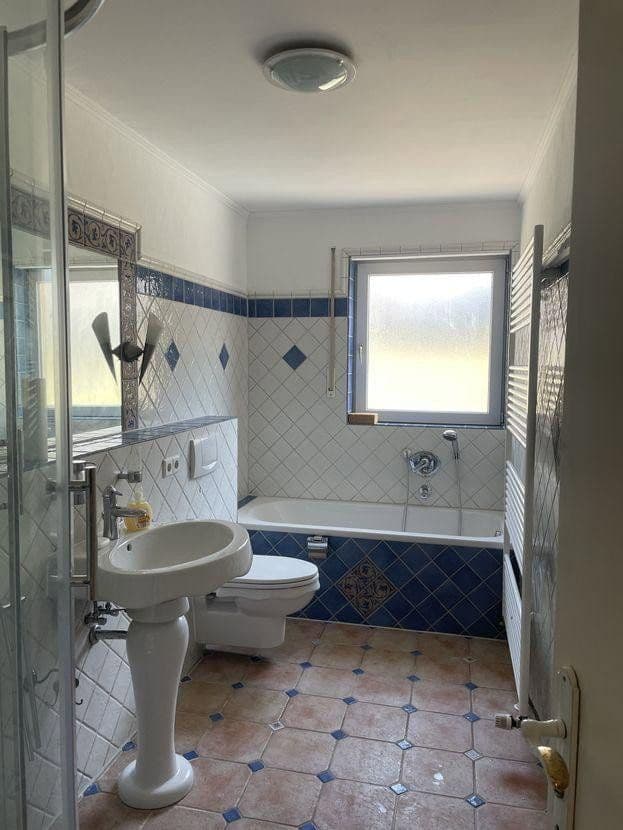 Prenájom bytu 4-izbový 130 m², Filderstadt, Bádensko-Wurttembersko Prenájom bytu 4-izbový 130 m², Filderstadt, Bádensko-Wurttembersko