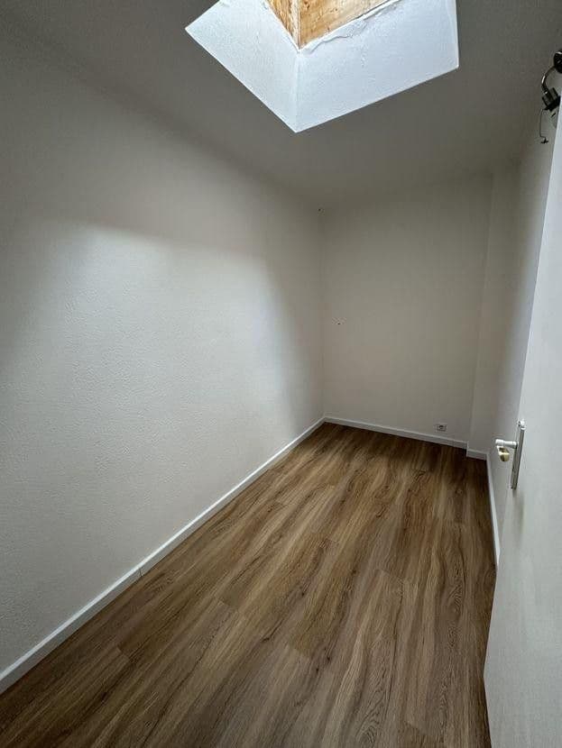 Prenájom bytu 4-izbový 130 m², Filderstadt, Bádensko-Wurttembersko Prenájom bytu 4-izbový 130 m², Filderstadt, Bádensko-Wurttembersko