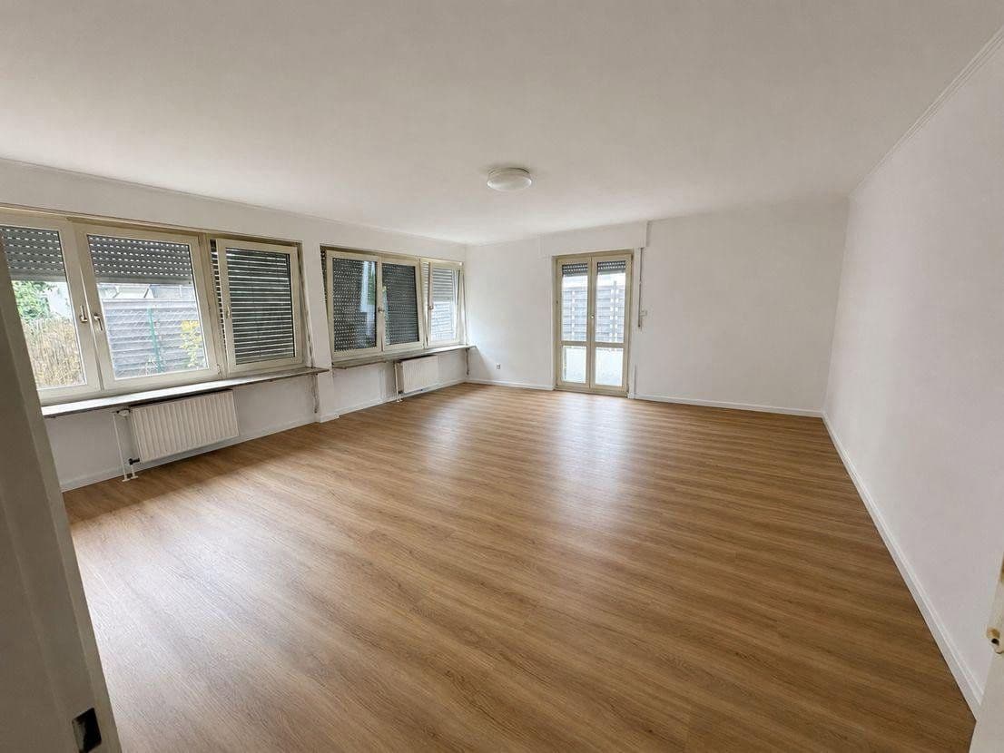 Prenájom bytu 4-izbový 130 m², Filderstadt, Bádensko-Wurttembersko Prenájom bytu 4-izbový 130 m², Filderstadt, Bádensko-Wurttembersko