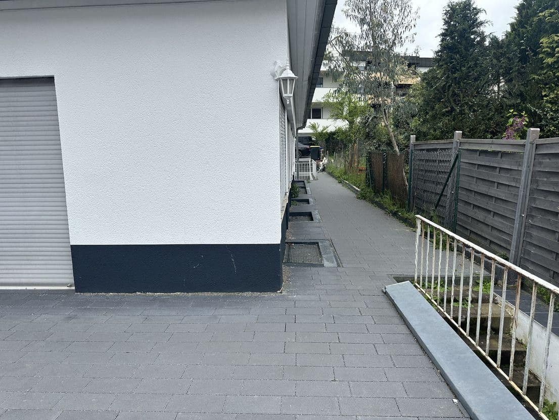 Prenájom bytu 4-izbový 130 m², Filderstadt, Bádensko-Wurttembersko Prenájom bytu 4-izbový 130 m², Filderstadt, Bádensko-Wurttembersko