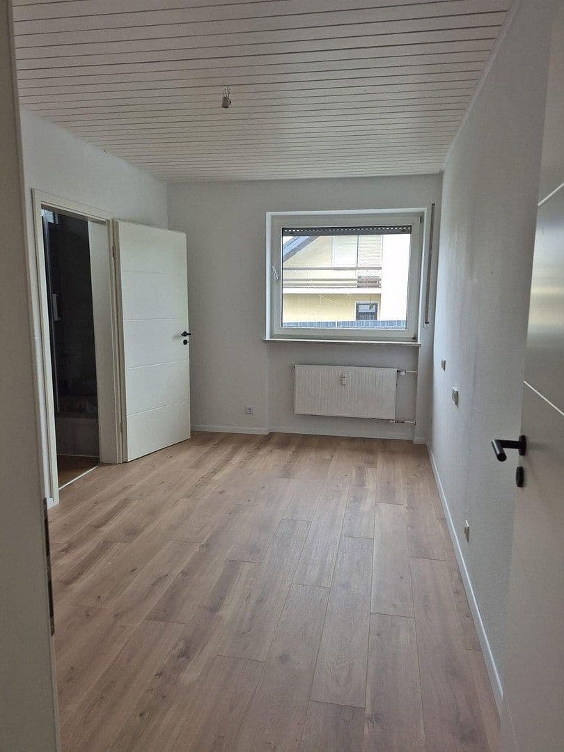 Prenájom bytu 5-izbový 160 m², Kastellaun, Porýnie-Falcko Prenájom bytu 5-izbový 160 m², Kastellaun, Porýnie-Falcko