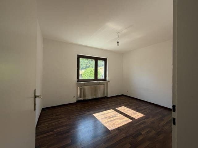 Prenájom bytu 4-izbový 95 m², Jahnstrasse 7, Sinntal, Hesensko Prenájom bytu 4-izbový 95 m², Jahnstrasse 7, Sinntal, Hesensko