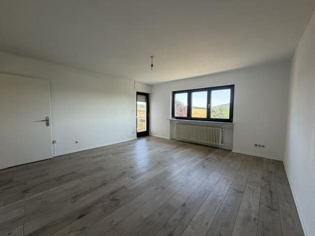 Prenájom bytu 4-izbový 95 m², Jahnstrasse 7, Sinntal, Hesensko Prenájom bytu 4-izbový 95 m², Jahnstrasse 7, Sinntal, Hesensko
