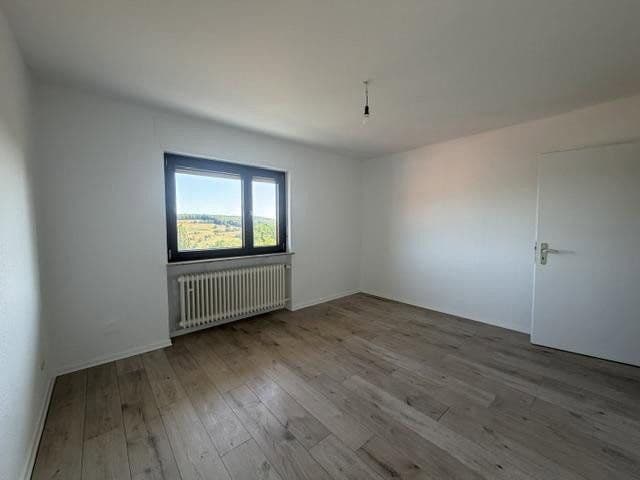 Prenájom bytu 4-izbový 95 m², Jahnstrasse 7, Sinntal, Hesensko Prenájom bytu 4-izbový 95 m², Jahnstrasse 7, Sinntal, Hesensko