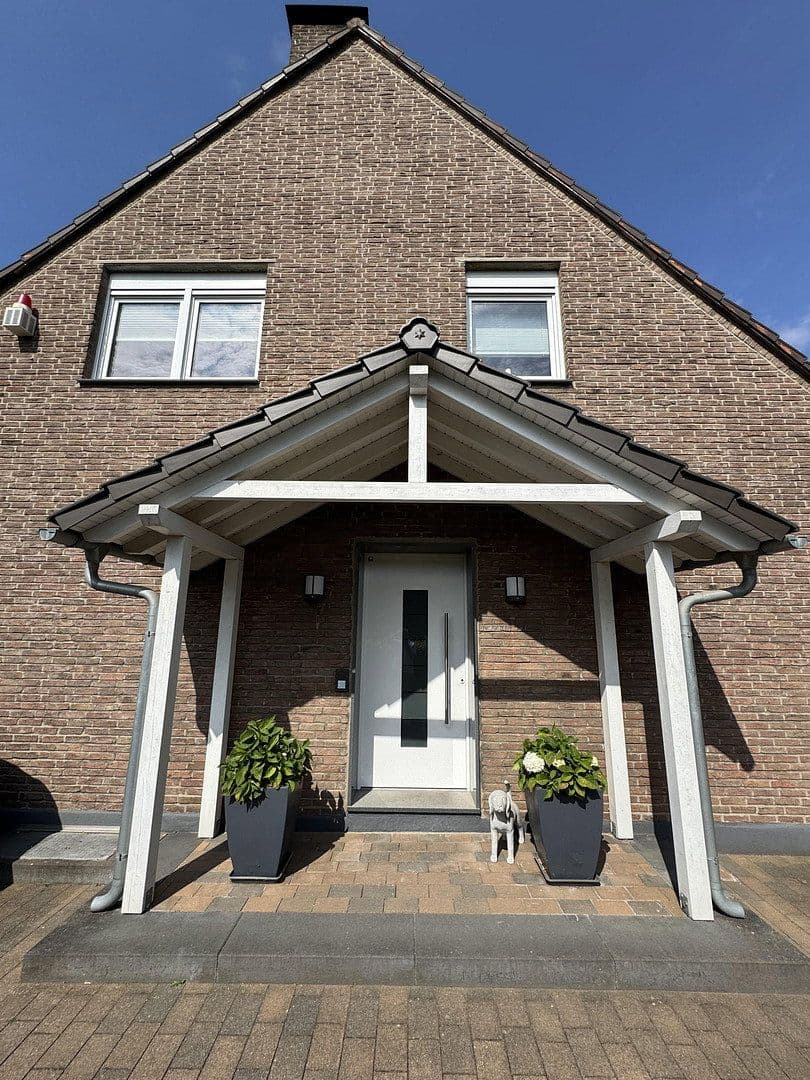 Predaj domu 194 m², pozemok 825 m², Kaarst, Severné Porýnie - Westfálsko Predaj domu 194 m², pozemok 825 m², Kaarst, Severné Porýnie - Westfálsko