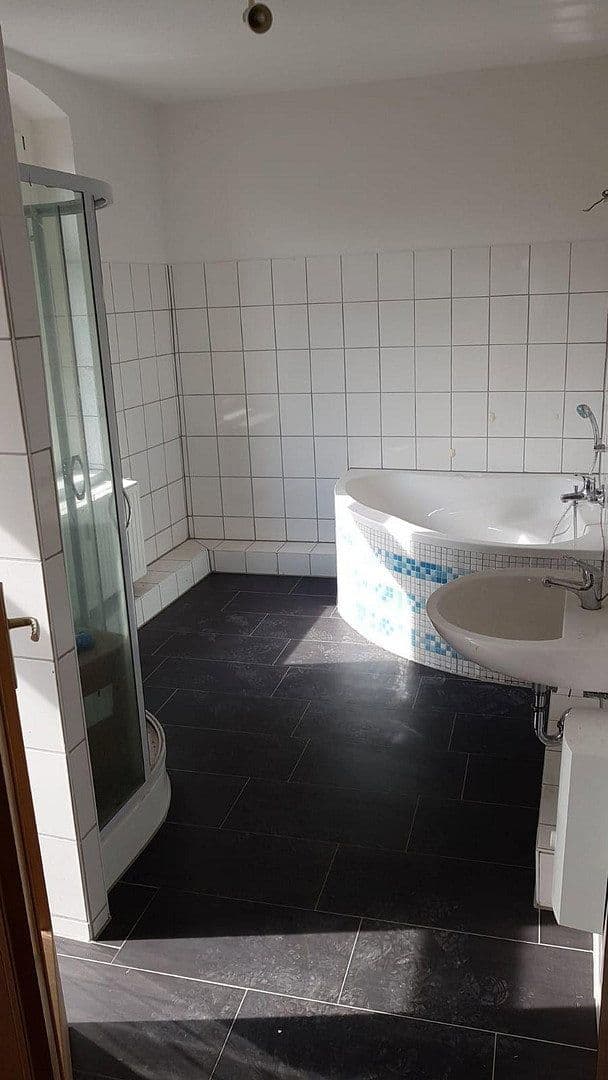 Prenájom bytu 5-izbový 115 m², Lichtentanner Str 14, Zwickau, Sasko Prenájom bytu 5-izbový 115 m², Lichtentanner Str 14, Zwickau, Sasko