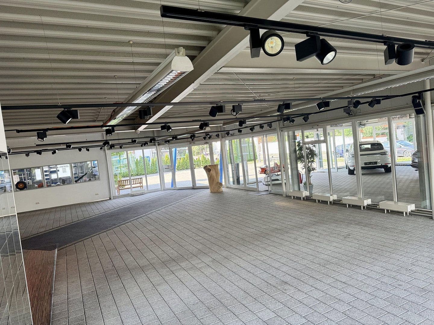 Predaj nebytového priestoru 3.300 m², Pfaffenhofen, Bavorsko Predaj nebytového priestoru 3.300 m², Pfaffenhofen, Bavorsko