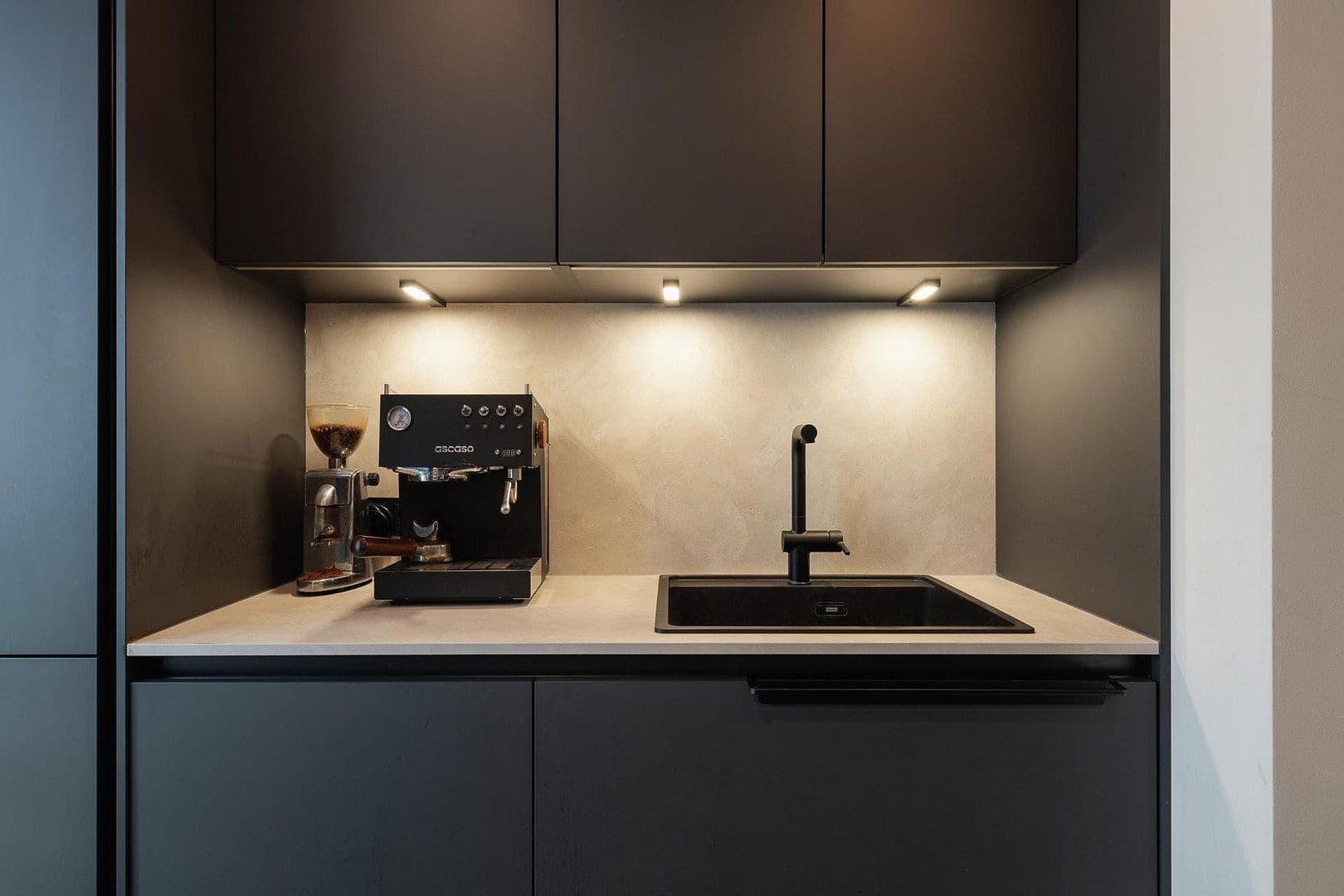 Predaj bytu 3-izbový 82 m², Schöneberger Straße 12, Friedrichshain-Kreuzberg - Kreuzberg, Berlín Predaj bytu 3-izbový 82 m², Schöneberger Straße 12, Friedrichshain-Kreuzberg - Kreuzberg, Berlín