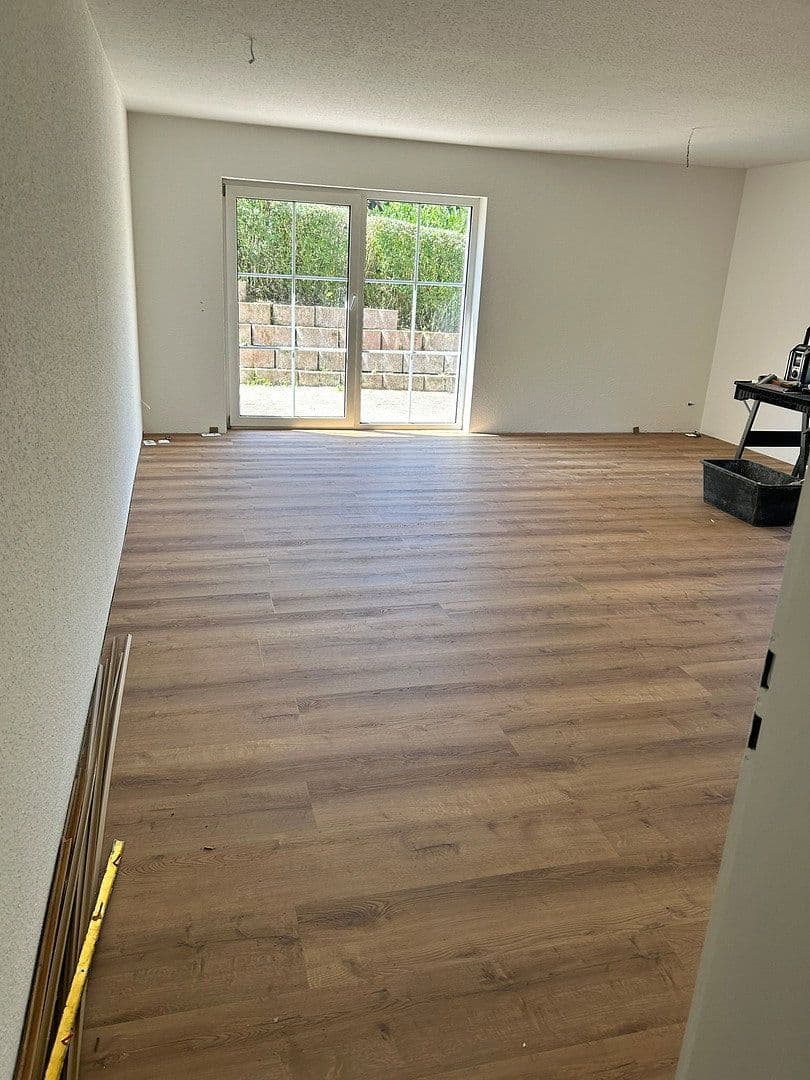 Prenájom bytu 3-izbový 120 m², Frankenweg 13, Rot am See, Bádensko-Wurttembersko Prenájom bytu 3-izbový 120 m², Frankenweg 13, Rot am See, Bádensko-Wurttembersko