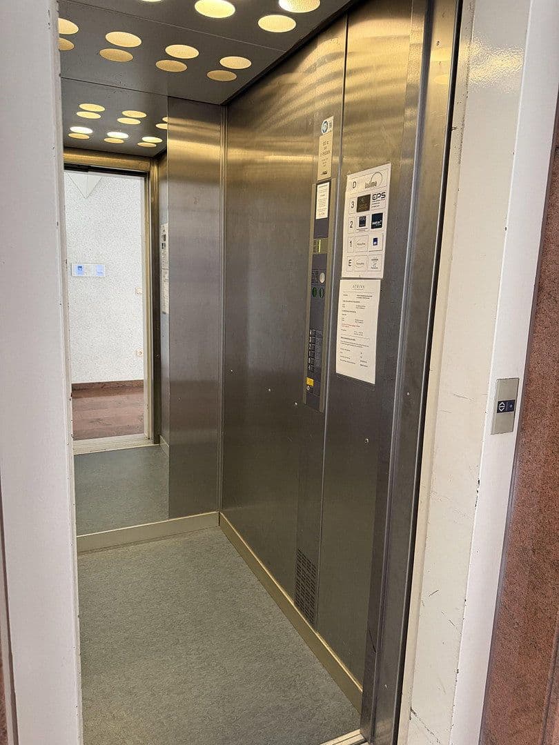 Prenájom kancelárie 174 m², Stuttgarter Straße 41, Pforzheim, Bádensko-Wurttembersko Prenájom kancelárie 174 m², Stuttgarter Straße 41, Pforzheim, Bádensko-Wurttembersko