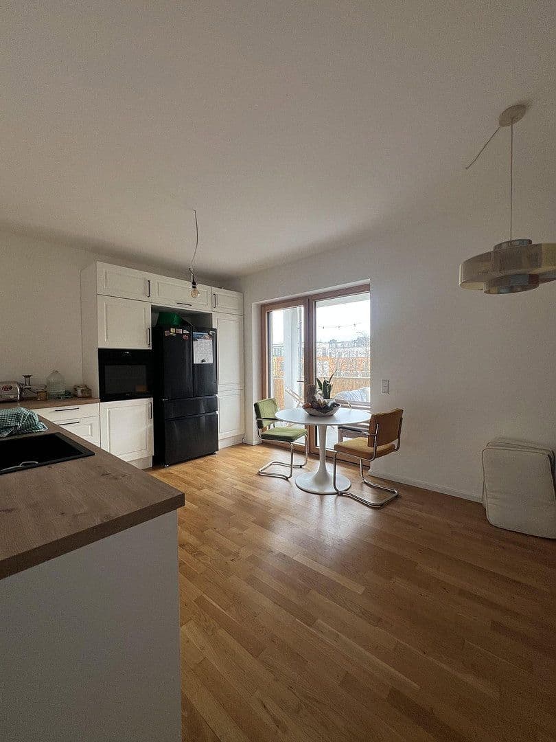Prenájom bytu 3-izbový 145 m², Krachtstr., Berlin, Berlín Prenájom bytu 3-izbový 145 m², Krachtstr., Berlin, Berlín