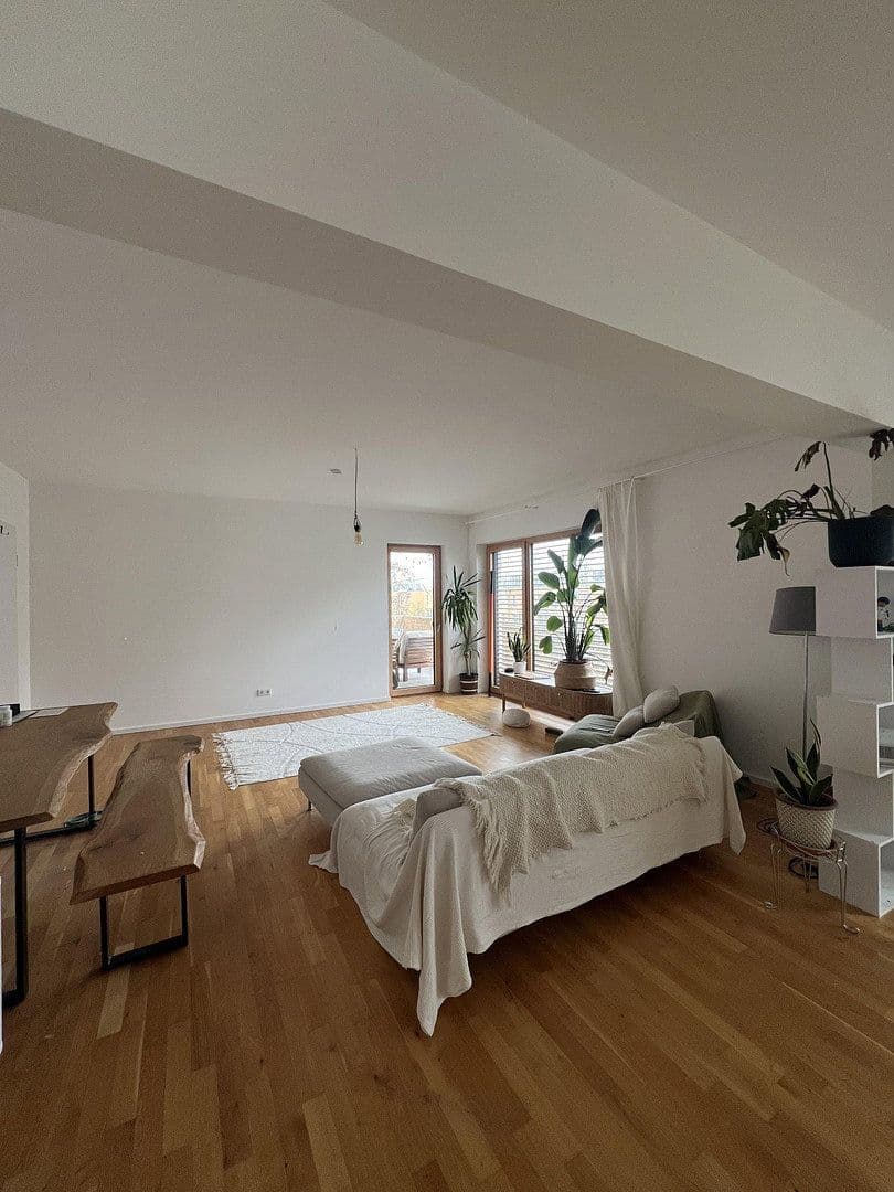 Prenájom bytu 3-izbový 145 m², Krachtstr., Berlin, Berlín Prenájom bytu 3-izbový 145 m², Krachtstr., Berlin, Berlín