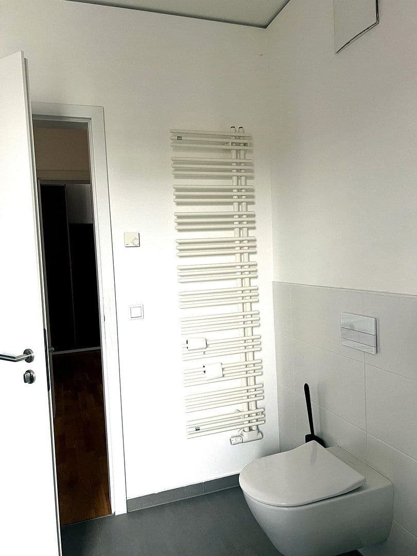 Prenájom bytu 3-izbový 145 m², Krachtstr., Berlin, Berlín Prenájom bytu 3-izbový 145 m², Krachtstr., Berlin, Berlín