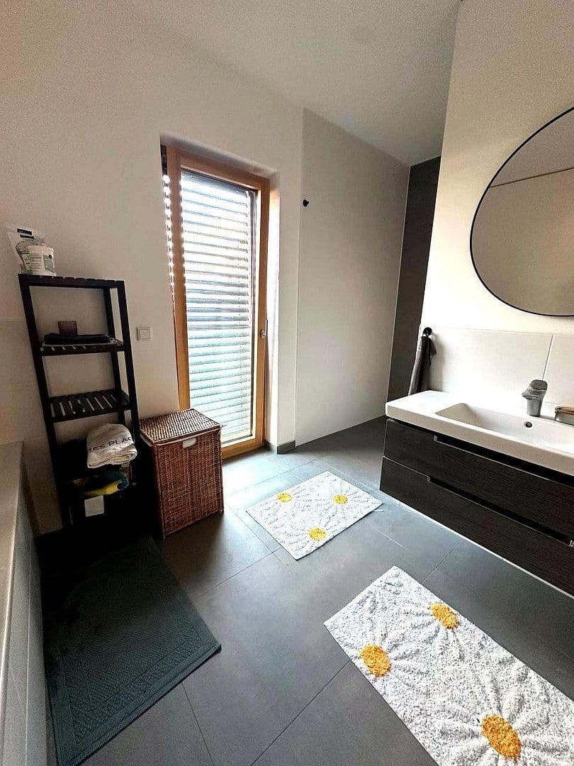 Prenájom bytu 3-izbový 145 m², Krachtstr., Berlin, Berlín Prenájom bytu 3-izbový 145 m², Krachtstr., Berlin, Berlín