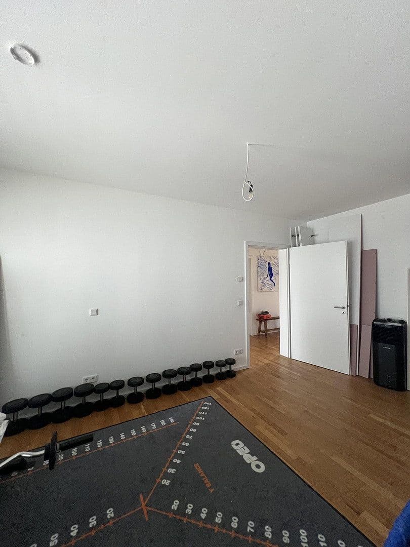 Prenájom bytu 3-izbový 145 m², Krachtstr., Berlin, Berlín Prenájom bytu 3-izbový 145 m², Krachtstr., Berlin, Berlín