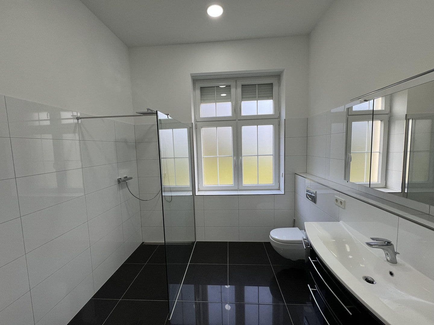 Prenájom bytu 3-izbový 150 m², Hattinger Str. 867, Bochum, Severné Porýnie - Westfálsko Prenájom bytu 3-izbový 150 m², Hattinger Str. 867, Bochum, Severné Porýnie - Westfálsko