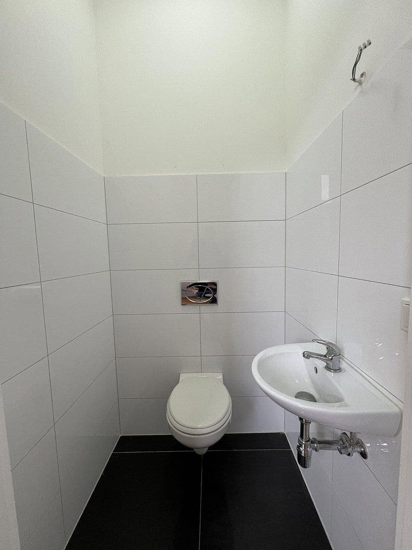 Prenájom bytu 3-izbový 150 m², Hattinger Str. 867, Bochum, Severné Porýnie - Westfálsko Prenájom bytu 3-izbový 150 m², Hattinger Str. 867, Bochum, Severné Porýnie - Westfálsko