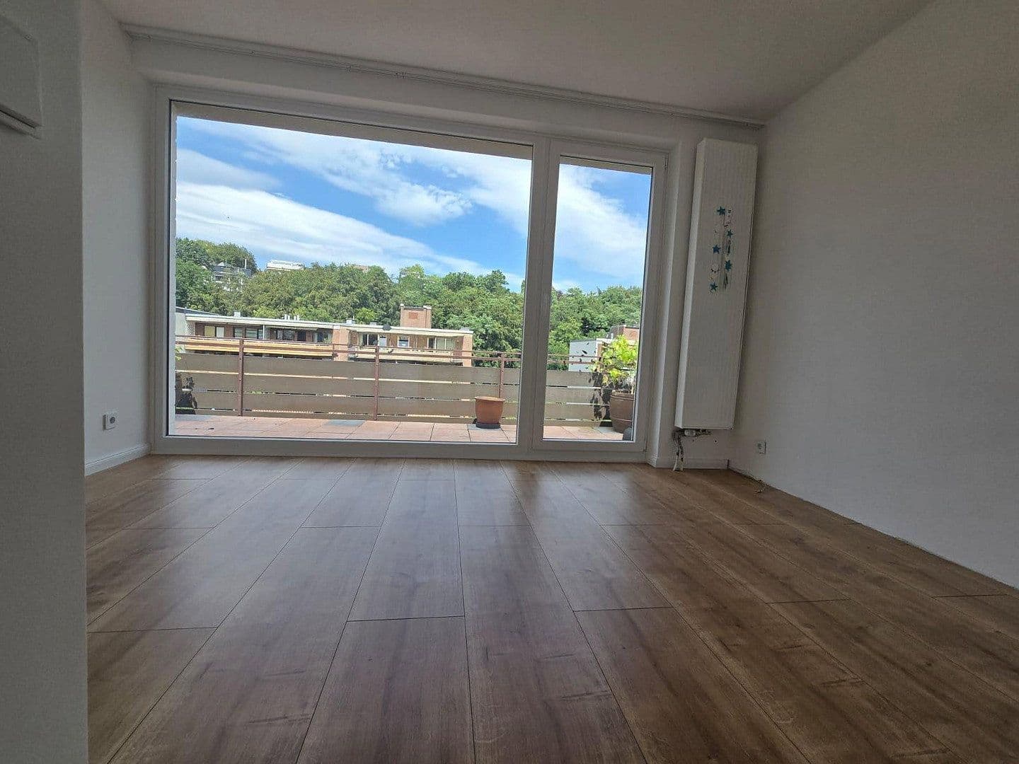 Prenájom bytu 3-izbový 93 m², Josef-Neuberger-Straße 26, Düsseldorf, Severné Porýnie - Westfálsko Prenájom bytu 3-izbový 93 m², Josef-Neuberger-Straße 26, Düsseldorf, Severné Porýnie - Westfálsko