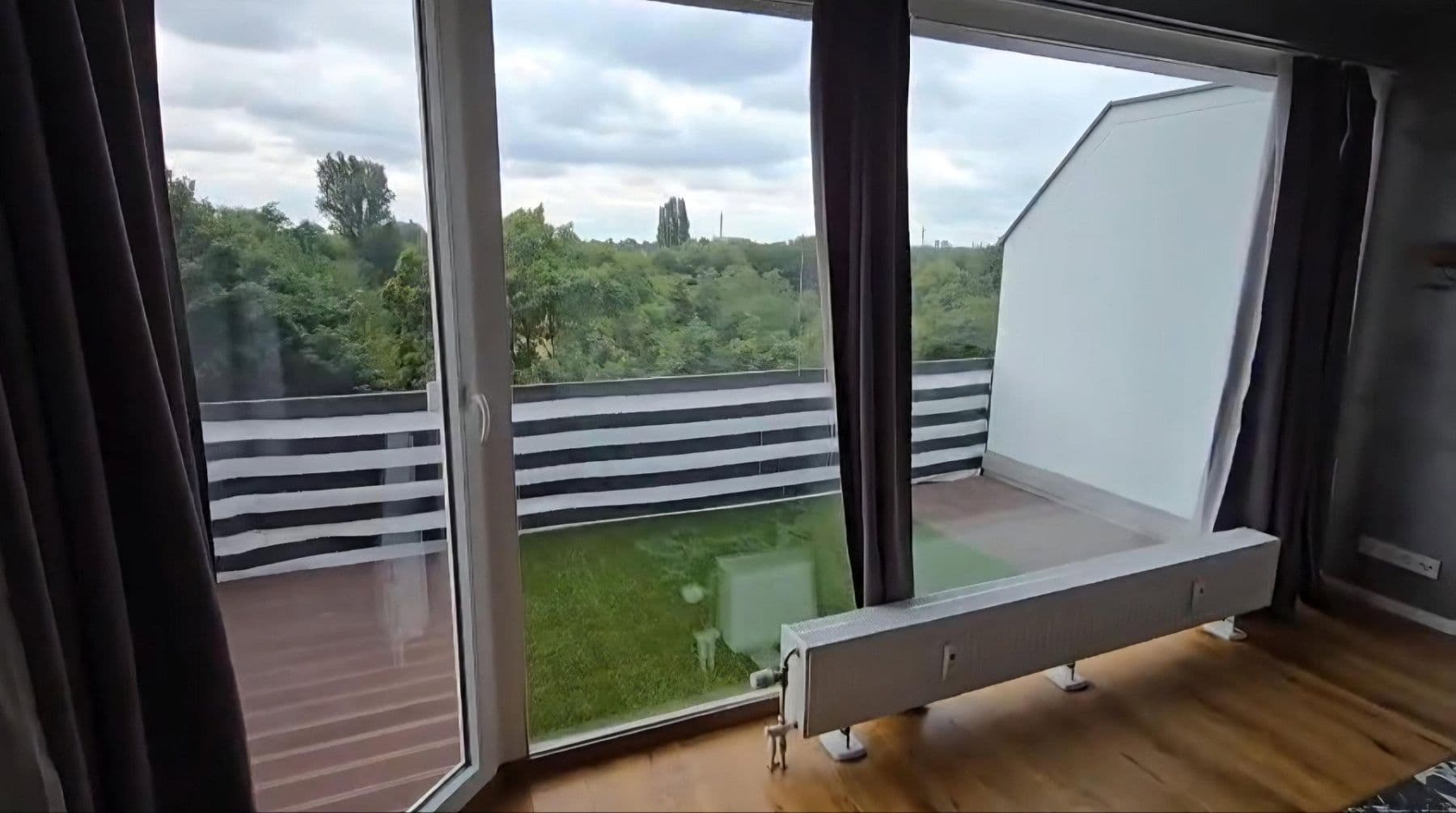 Prenájom bytu 3-izbový 93 m², Josef-Neuberger-Straße 26, Düsseldorf, Severné Porýnie - Westfálsko Prenájom bytu 3-izbový 93 m², Josef-Neuberger-Straße 26, Düsseldorf, Severné Porýnie - Westfálsko