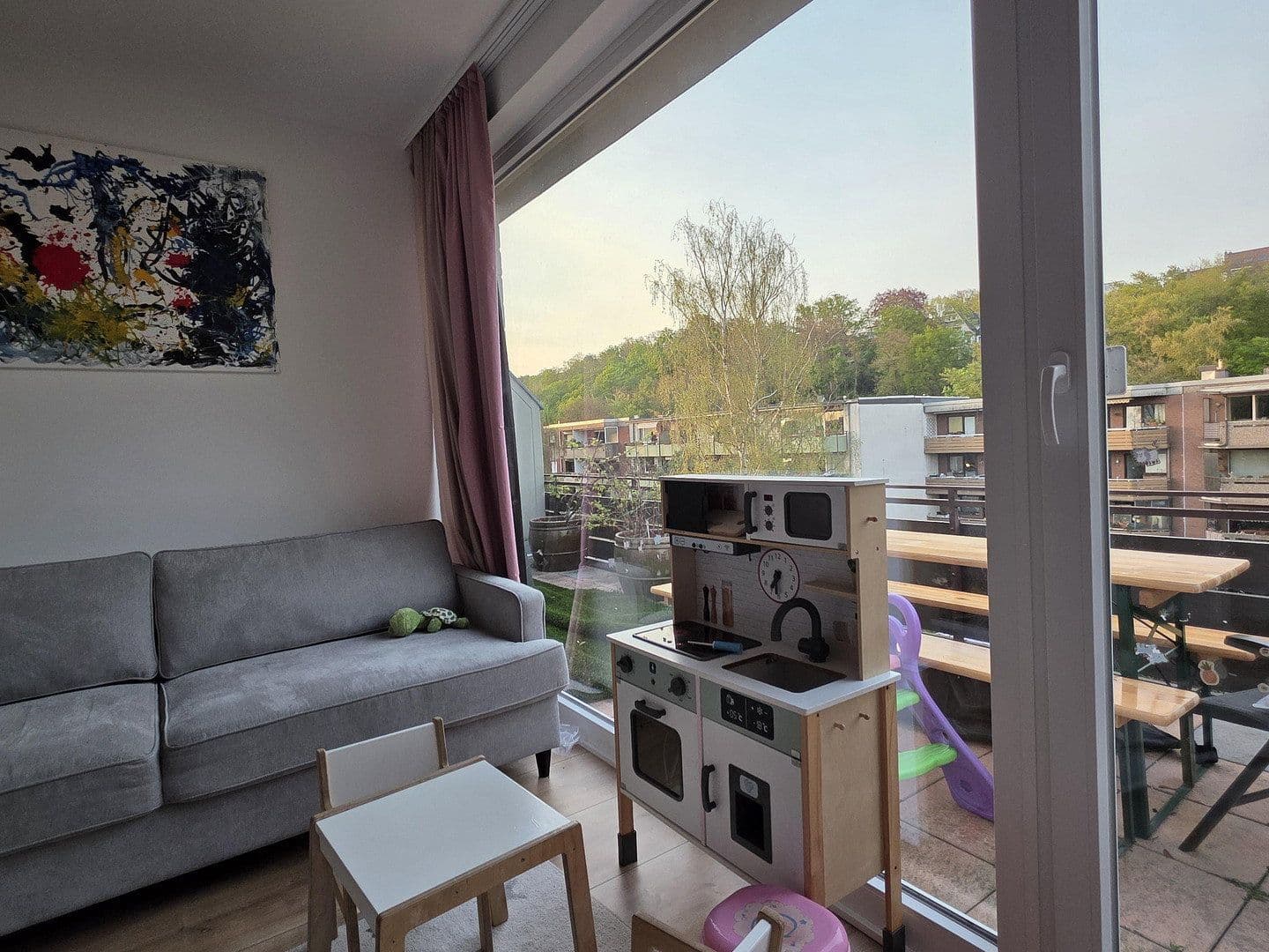 Prenájom bytu 3-izbový 93 m², Josef-Neuberger-Straße 26, Düsseldorf, Severné Porýnie - Westfálsko Prenájom bytu 3-izbový 93 m², Josef-Neuberger-Straße 26, Düsseldorf, Severné Porýnie - Westfálsko