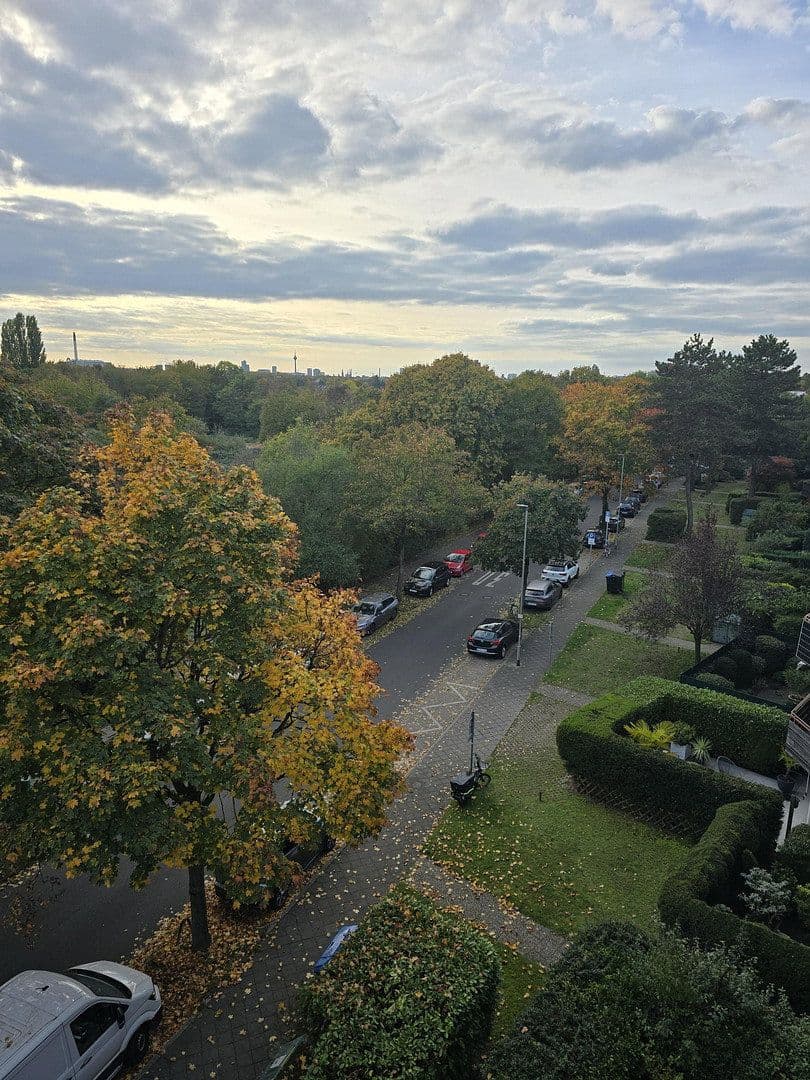 Prenájom bytu 3-izbový 93 m², Josef-Neuberger-Straße 26, Düsseldorf, Severné Porýnie - Westfálsko Prenájom bytu 3-izbový 93 m², Josef-Neuberger-Straße 26, Düsseldorf, Severné Porýnie - Westfálsko
