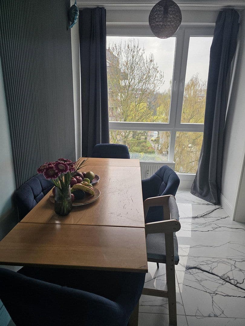 Prenájom bytu 3-izbový 93 m², Josef-Neuberger-Straße 26, Düsseldorf, Severné Porýnie - Westfálsko Prenájom bytu 3-izbový 93 m², Josef-Neuberger-Straße 26, Düsseldorf, Severné Porýnie - Westfálsko