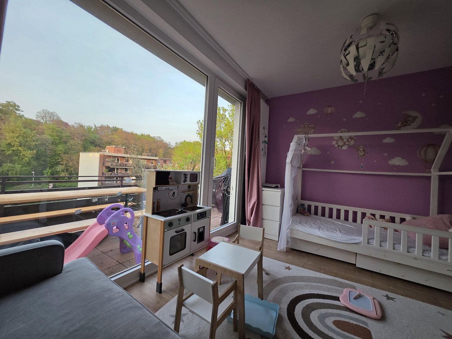Prenájom bytu 3-izbový 93 m², Josef-Neuberger-Straße 26, Düsseldorf, Severné Porýnie - Westfálsko Prenájom bytu 3-izbový 93 m², Josef-Neuberger-Straße 26, Düsseldorf, Severné Porýnie - Westfálsko