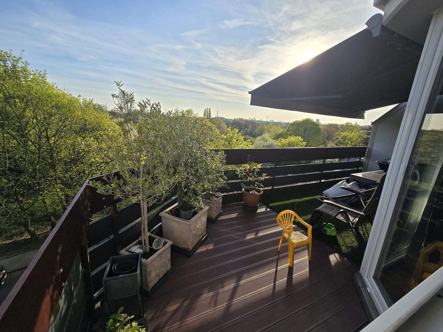 Prenájom bytu 3-izbový 93 m², Josef-Neuberger-Straße 26, Düsseldorf, Severné Porýnie - Westfálsko Prenájom bytu 3-izbový 93 m², Josef-Neuberger-Straße 26, Düsseldorf, Severné Porýnie - Westfálsko