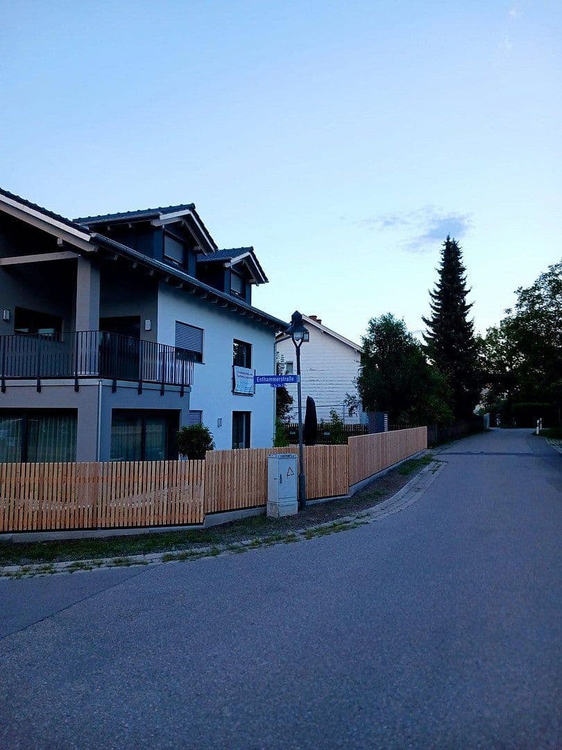 Prenájom bytu 4-izbový 188 m², Enthammerstr. 7, Grafing, Bavorsko Prenájom bytu 4-izbový 188 m², Enthammerstr. 7, Grafing, Bavorsko