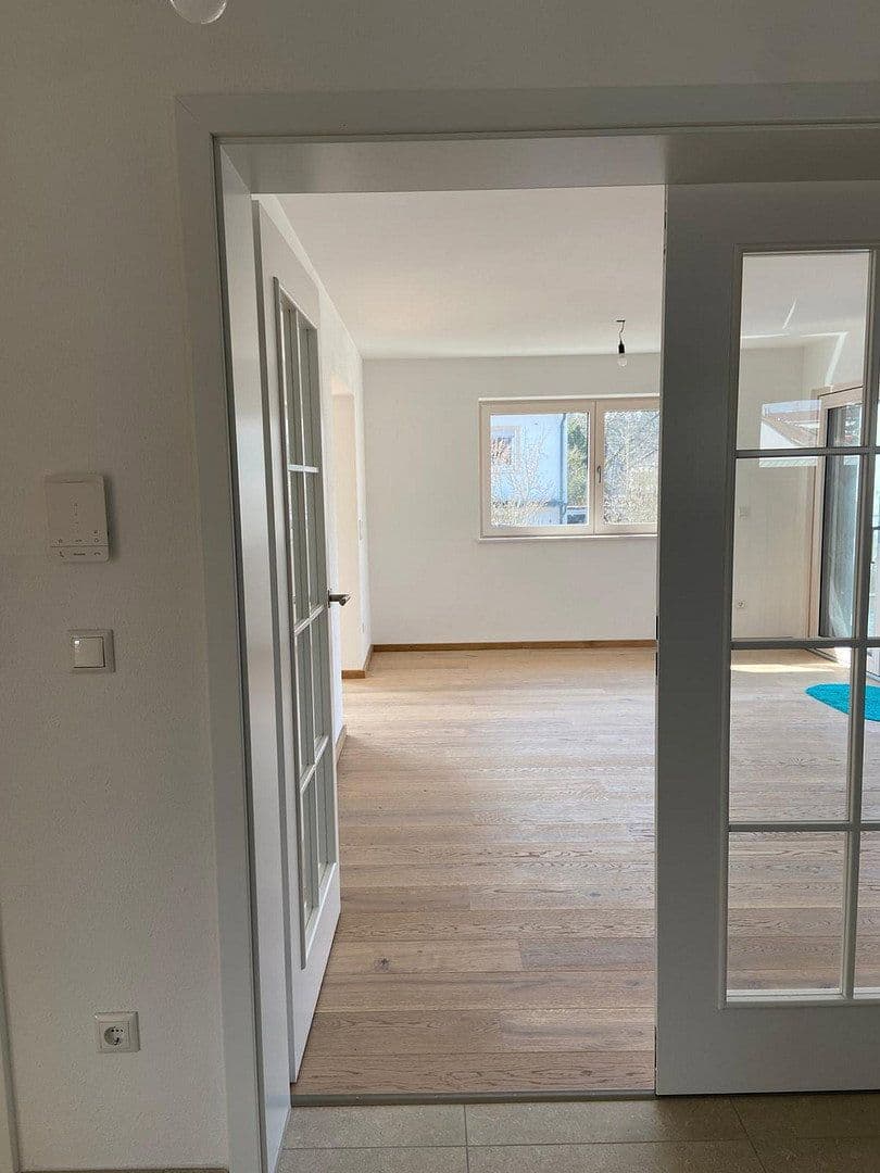 Prenájom bytu 4-izbový 188 m², Enthammerstr. 7, Grafing, Bavorsko Prenájom bytu 4-izbový 188 m², Enthammerstr. 7, Grafing, Bavorsko