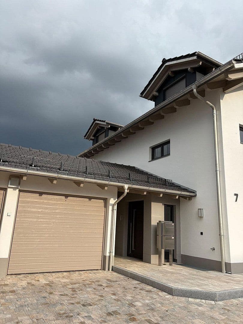 Prenájom bytu 4-izbový 188 m², Enthammerstr. 7, Grafing, Bavorsko Prenájom bytu 4-izbový 188 m², Enthammerstr. 7, Grafing, Bavorsko
