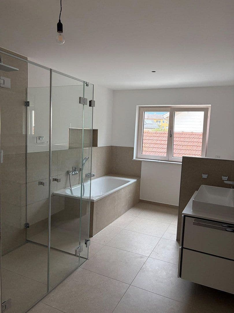 Prenájom bytu 4-izbový 188 m², Enthammerstr. 7, Grafing, Bavorsko Prenájom bytu 4-izbový 188 m², Enthammerstr. 7, Grafing, Bavorsko