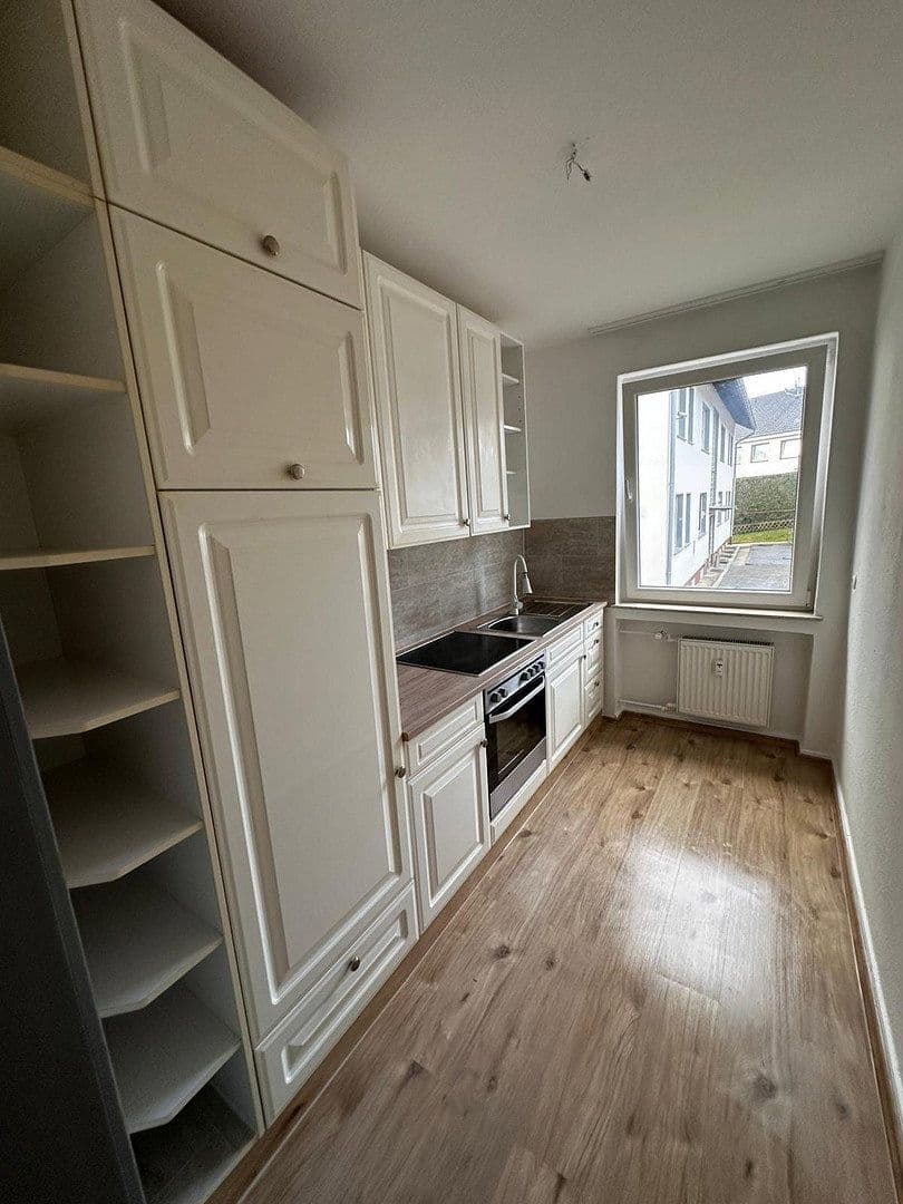 Predaj domu 1.477 m², pozemok 1.835 m², Rinteln, Dolné Sasko Predaj domu 1.477 m², pozemok 1.835 m², Rinteln, Dolné Sasko