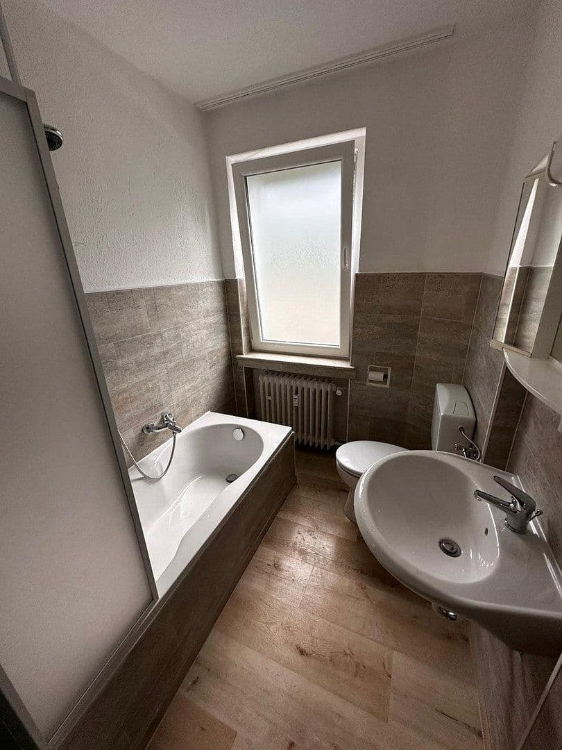 Predaj domu 1.477 m², pozemok 1.835 m², Rinteln, Dolné Sasko Predaj domu 1.477 m², pozemok 1.835 m², Rinteln, Dolné Sasko