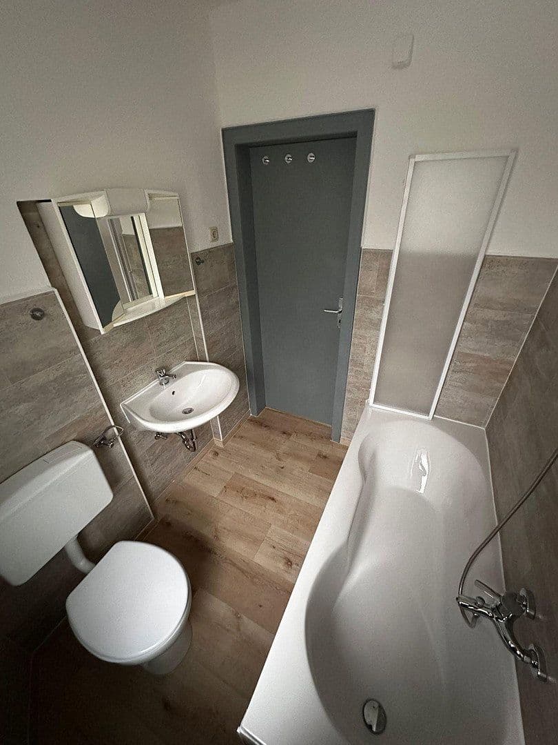 Predaj domu 1.477 m², pozemok 1.835 m², Rinteln, Dolné Sasko Predaj domu 1.477 m², pozemok 1.835 m², Rinteln, Dolné Sasko