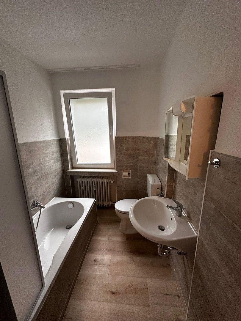 Predaj domu 1.477 m², pozemok 1.835 m², Rinteln, Dolné Sasko Predaj domu 1.477 m², pozemok 1.835 m², Rinteln, Dolné Sasko