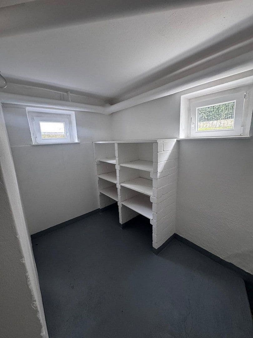 Predaj domu 1.477 m², pozemok 1.835 m², Rinteln, Dolné Sasko Predaj domu 1.477 m², pozemok 1.835 m², Rinteln, Dolné Sasko