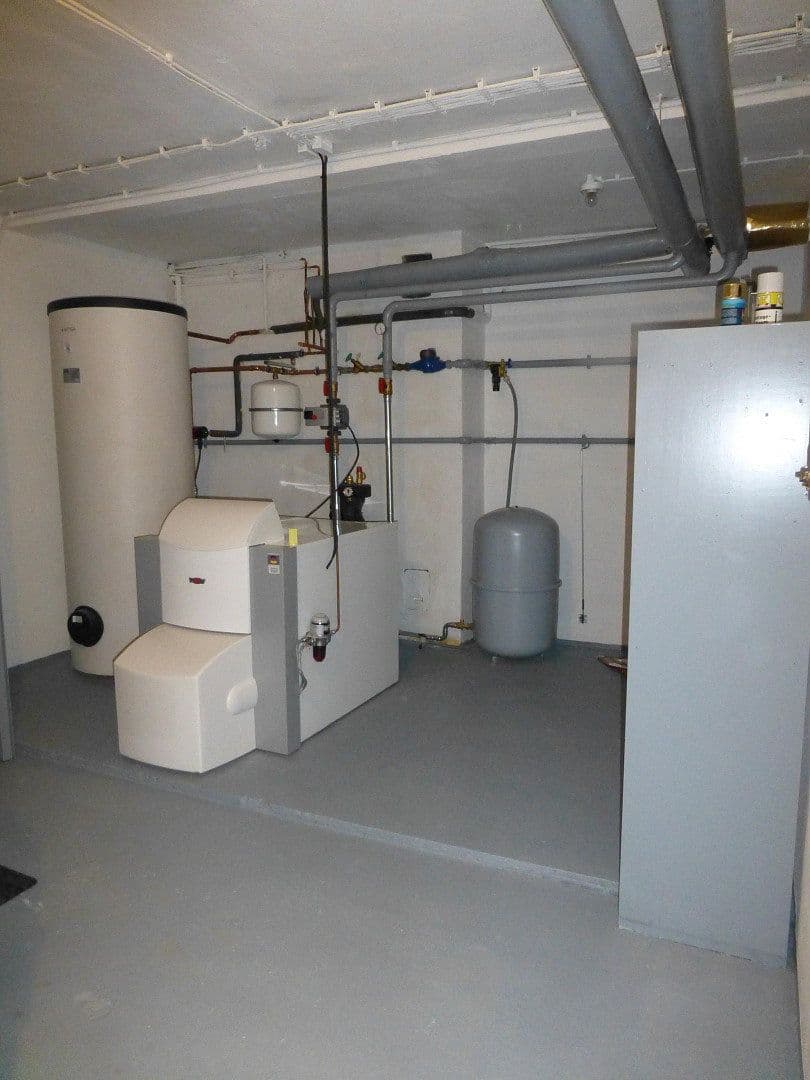 Predaj domu 1.477 m², pozemok 1.835 m², Rinteln, Dolné Sasko Predaj domu 1.477 m², pozemok 1.835 m², Rinteln, Dolné Sasko